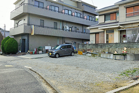 ラウンジくら横の駐車場